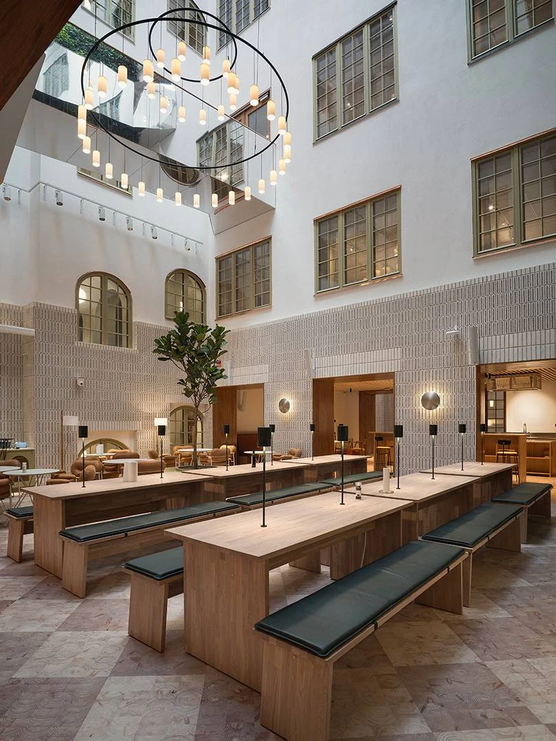 Atrium och arbetsplatser hos BCG, Boston Consulting Group