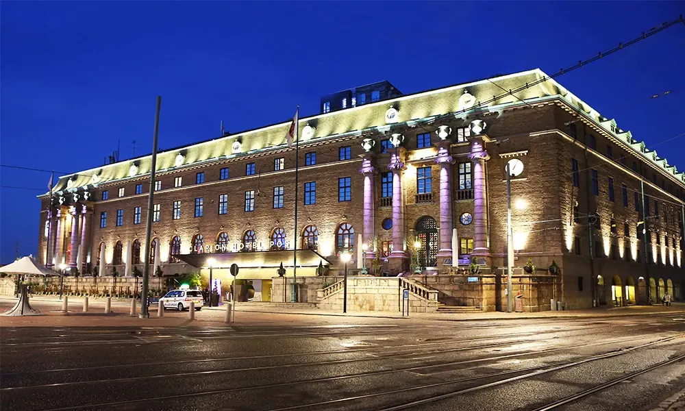Clarion Hotel Post i kvällsbelysning